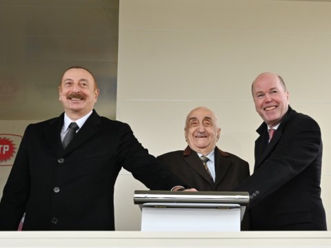 Prezident Bakı dərin özüllər zavodunda - FOTOLAR