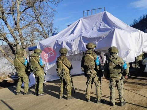 Rus hərbçilər Laçın yolundakı azərbaycanlılara güc tətbiq etməyəcək