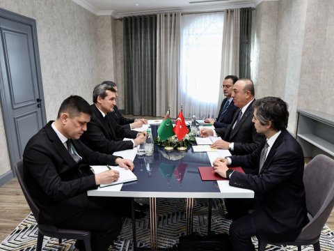 Çavuşoğlu türkmənistanlı həmkarı ilə görüşdü