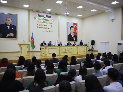GDU-nun rektoru tələbələrlə görüşüb - FOTOLAR