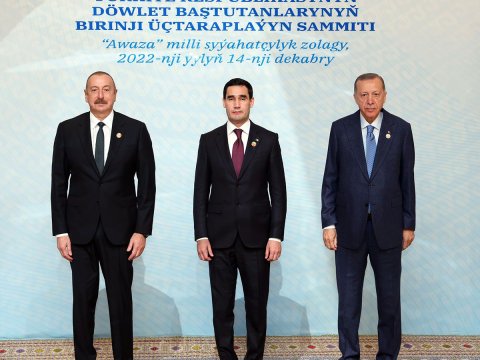 Liderlərin Birinci Üçtərəfli Zirvə Görüşü BAŞLAYIB