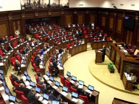 Müxalifət deputatları Ermənistan parlamentini boykot etdi