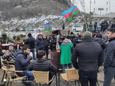 Pakistan mətbuatı Laçın yolundakı aksiyadan YAZDI