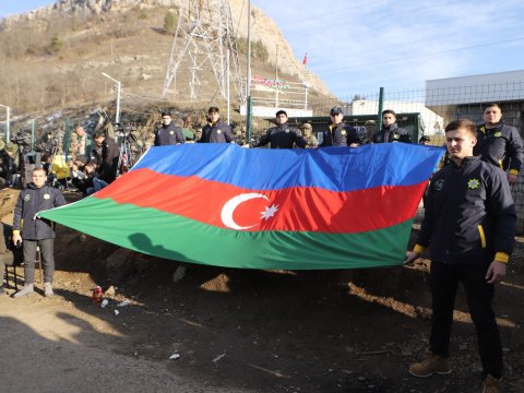 Könüllülər də Laçın yolundakı aksiyaya qoşuldular - FOTOLAR
