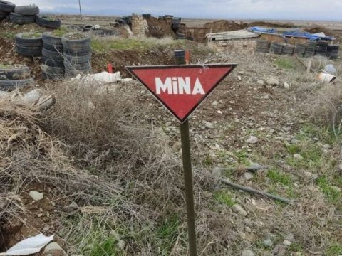Jurnalistlər mina partlayışları olan əraziyə getdilər
