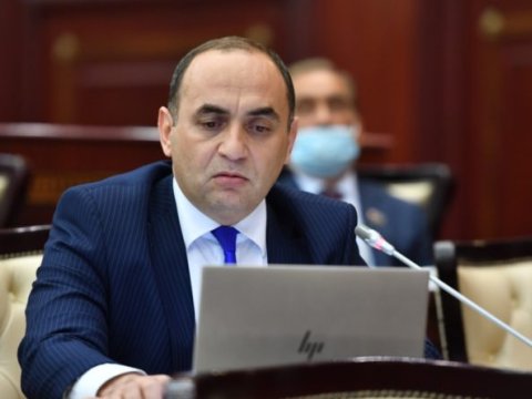 Deputatdan məmurlara TƏNQİD: “Vəzifəyə gələn kimi öz qohumlarını gətirirlər”