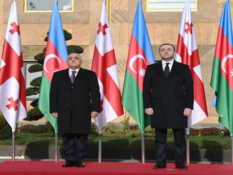 Əli Əsədov Qaribaşvili ilə görüşüb