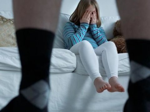 Deputat uşaqları zorlayanların axtalanmasını təklif etdi