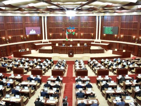 Milli Məclisin iclası başladı - Gündəlikdə 25 məsələ var