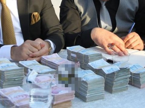 Direktorun ad gününə yığılan pul geri qaytarıldı
