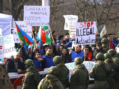 Azərbaycanlı jurnalistlər xarici mətbuatda Laçın yolundan yazdılar