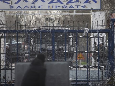 Yunanıstan Türkiyə ilə sərhədə yüzlərlə polis yerləşdirir