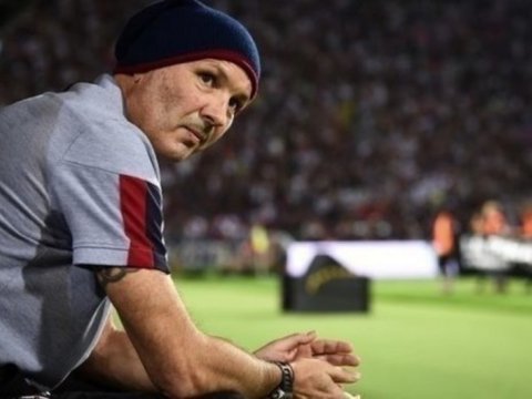 Məşhur futbolçu vəfat etdi