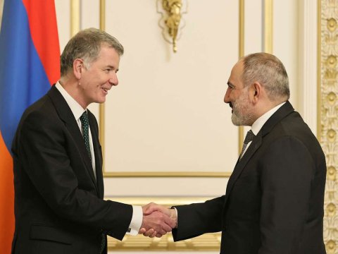 Paşinyan Britaniya kəşfiyyatının rəhbəri ilə görüşdü