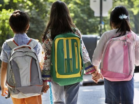 Gələcəyimiz üçün böyük TƏHLÜKƏ - Oğlanlar niyə qız kimi böyüyür...