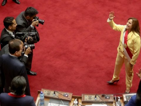 Yeni prezident istefa verməkdən imtina etdi 