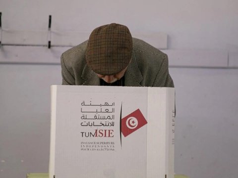 Xalq prezidentə etiraz olaraq seçkiyə getmədi 