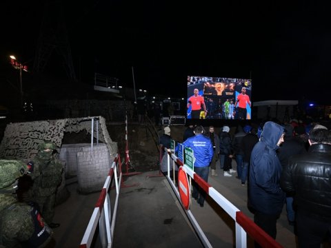 Aksiya iştirakçıları dünya çempionatının finalını izləyir 