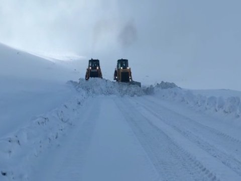 Döyüş texnikalarının yolu qardan təmizlənir - VİDEO