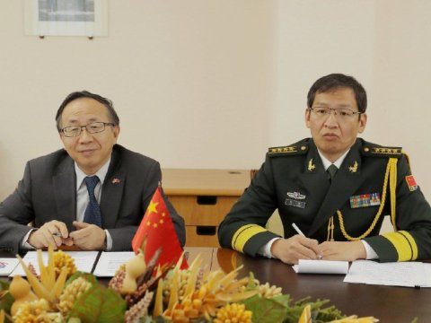 Çin səfiri Ermənistanın baş qərargah rəisi ilə görüşdü