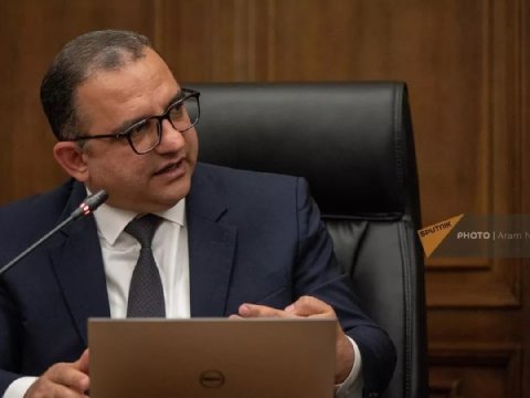 Paşinyan maliyyə nazirini özünə müavin təyin etdi