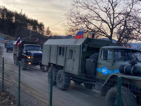Sülhməramlıların maşınları Laçın yolundan maneəsiz keçir - FOTO