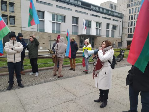 Azərbaycanlılar Berlində etiraz aksiyası keçirdi - FOTO