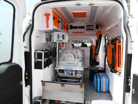 Yeni təcili yardım maşınları ağır xəstələrin daşınmasına imkan verir