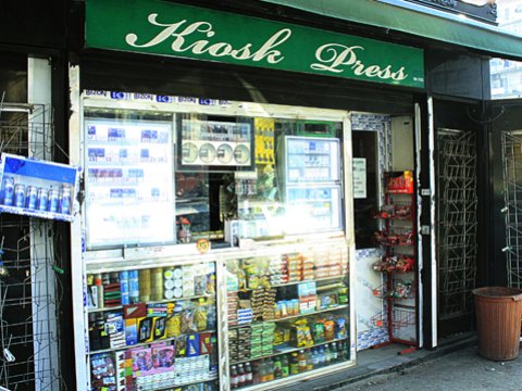 Köşkdən 2500 manatlıq oğurluq edildi