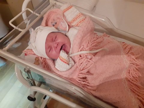 Küçəyə atılan körpənin anası tapıldı