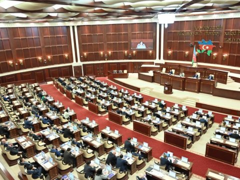Parlamentdə bəzi qanunlara dəyişikliklər təsdiqləndi