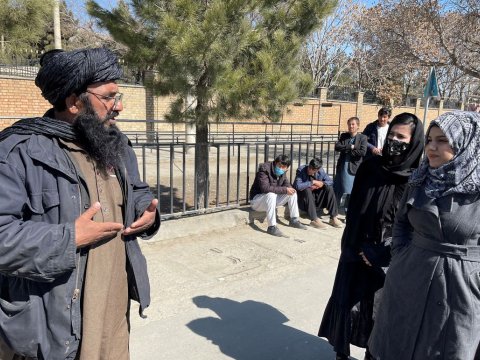 Taliban qadınların ali təhsil almasını qadağan etdi 