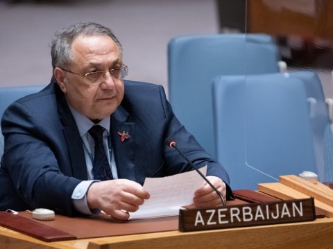 Nə hökumət, nə də etirazçılar yolu bağlayıb