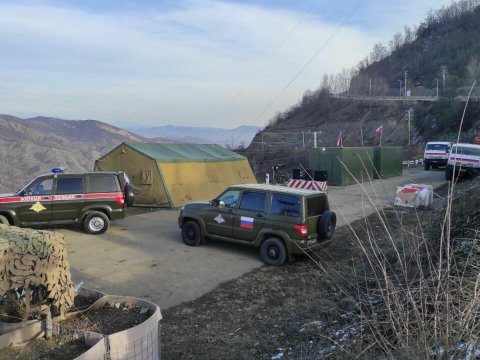 “Laçın qapısı” və ya dəhlizin ucundakı işıq