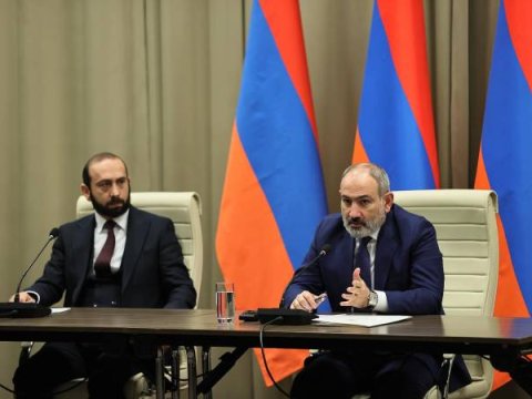 Paşinyan Ermənistanın xaricdəki səfirlərini Cermuka topladı