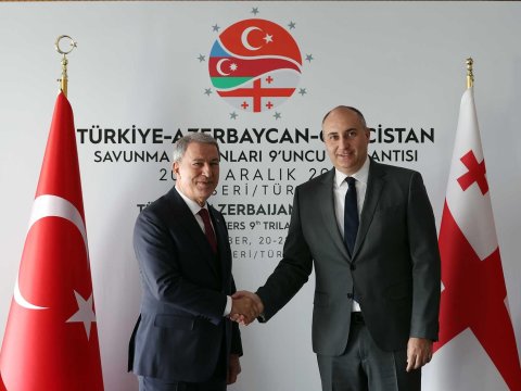 Akar gürcüstanlı həmkarı ilə görüş keçirdi