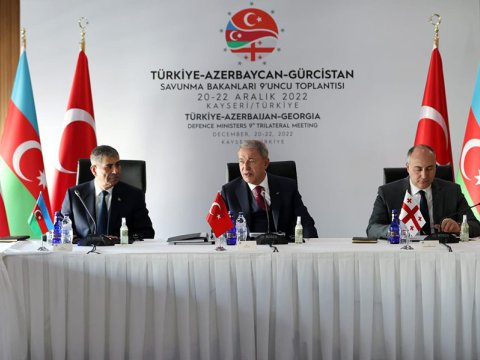 Müdafiə nazirlərinin üçtərəfli görüşü başa çatıb - YENİLƏNİB
