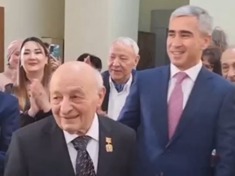 Ömər Eldarova doğum günü sürprizi - VİDEO