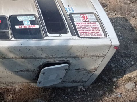 Sərnişin avtobusu dərəyə aşdı - FOTO