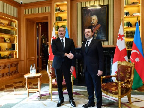 Qaribaşvili İlham Əliyevi təbrik etdi 