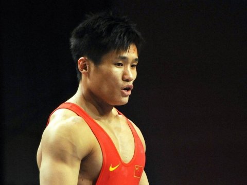 Üçqat Olimpiya çempionu yarışlardan kənarlaşdırıldı