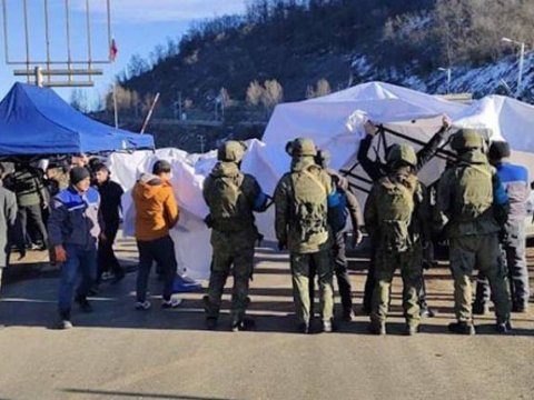 Xankəndidən olan bir qrup erməni Laçın yolunda etiraza çıxıb