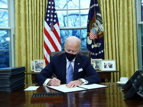 Bayden 858 milyard dollarlıq büdcəni təsdiqlədi