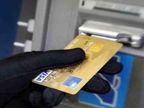 İtirdiyi bank kartındakı pullar oğurlandı