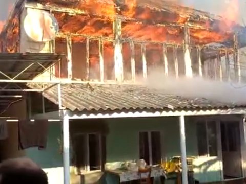 Qazaxda ev yandı - İlk müdaxilə polislərdən gəldi