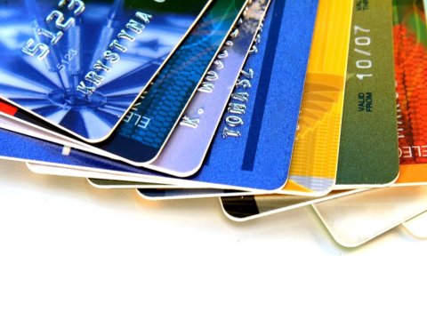 Mərkəzi Bank: Dövriyyədə 13 milyon ödəniş kartı var