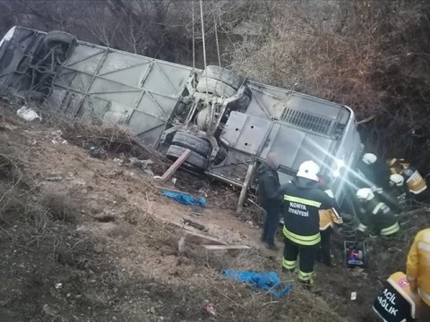 Sərnişin avtobusu aşdı, 15 nəfər yaralandı