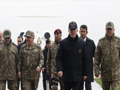 Akar generalları Suriya sərhədinə topladı