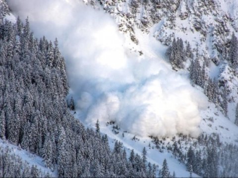 10 nəfər qar uçqunu altında qaldı