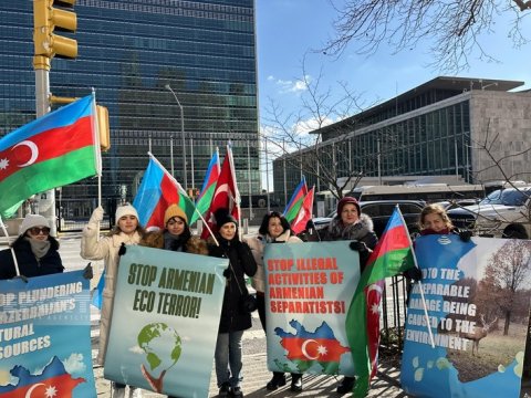 BMT qarşısında Laçın yolundakı etirazçılara dəstək aksiyası 
